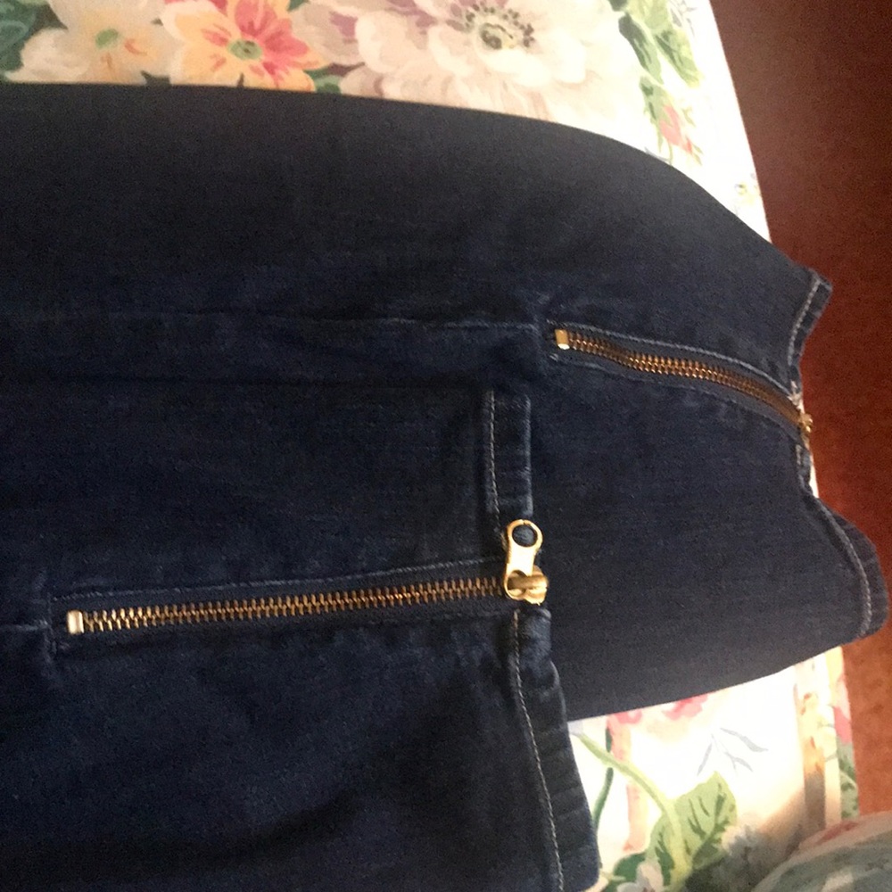 Beautiful Torrid jeans size 20R classy zippers at side of ankle hardly worn